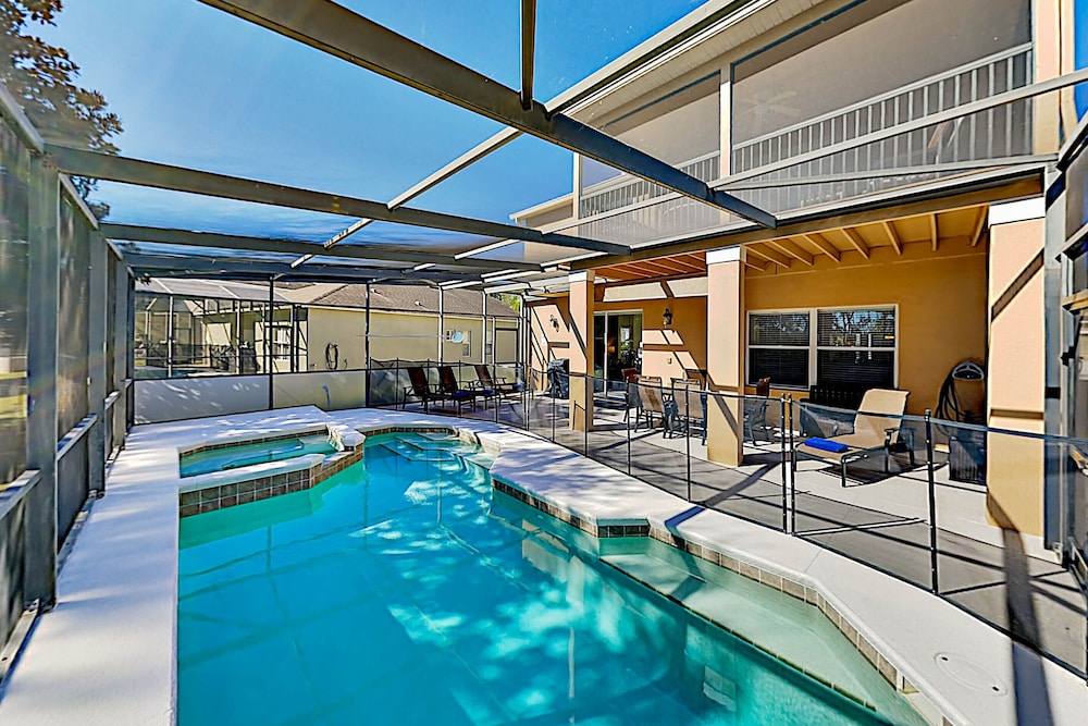 Suffolk Place — 4-Star Luxury Hotel in Davenport, United States