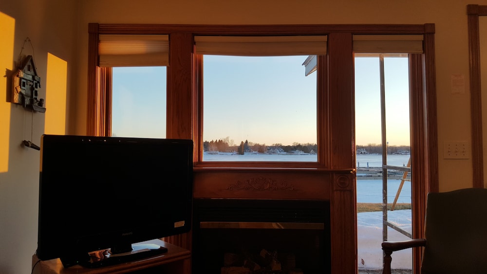 Snug Harbor Inn - photo 110