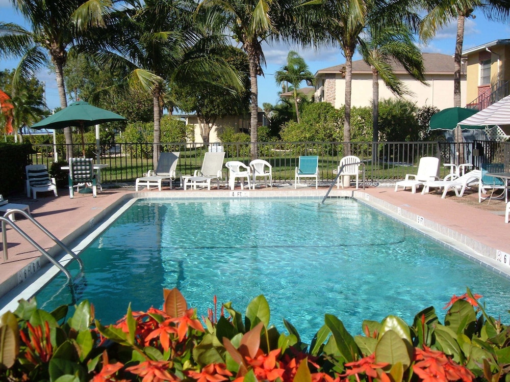 Hideaway Waterfront Resort & Hotel — hotel in Cape Coral