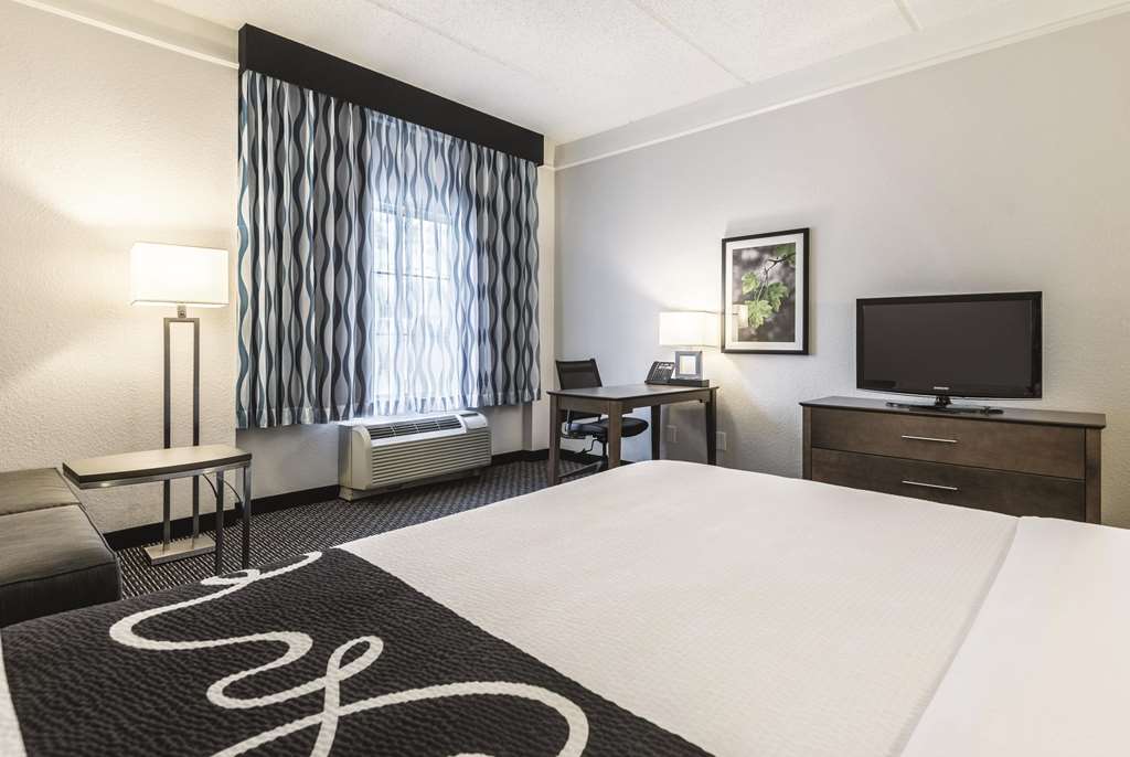 La Quinta Inn & Suites by Wyndham Orlando Lake Mary - photo 29