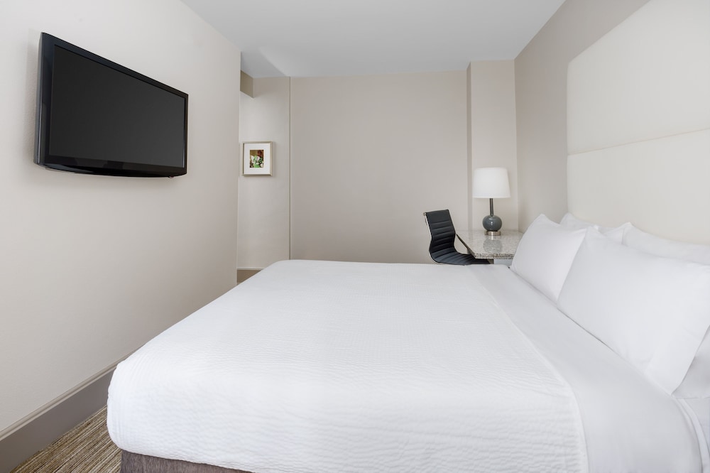 Holiday Inn Express Chicago Magnificent Mile - photo 19