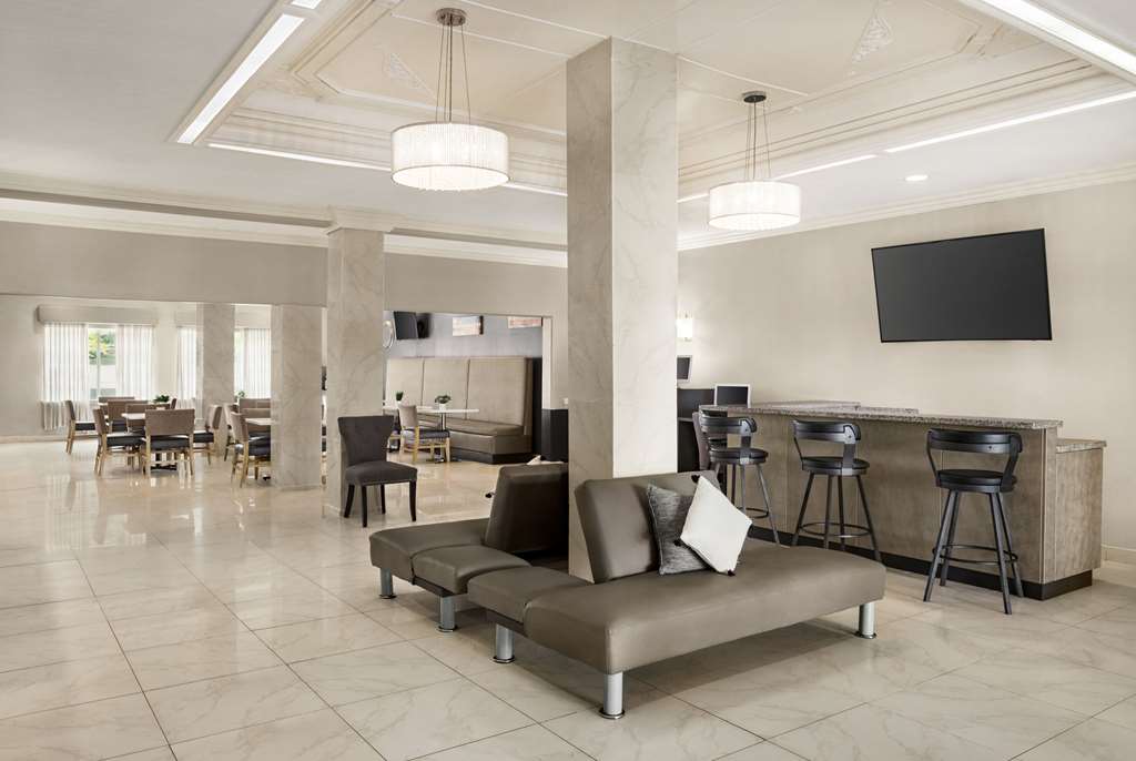 La Quinta Inn & Suites by Wyndham Brownsville North - photo 14
