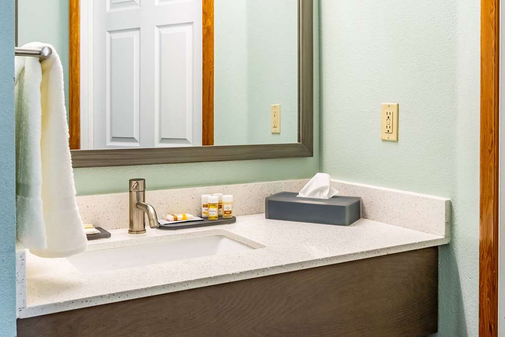 La Quinta Inn & Suites by Wyndham Newport - photo 43