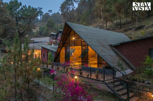 StayVista at tatvam Mountain views & EV Station in Lansdowne, India