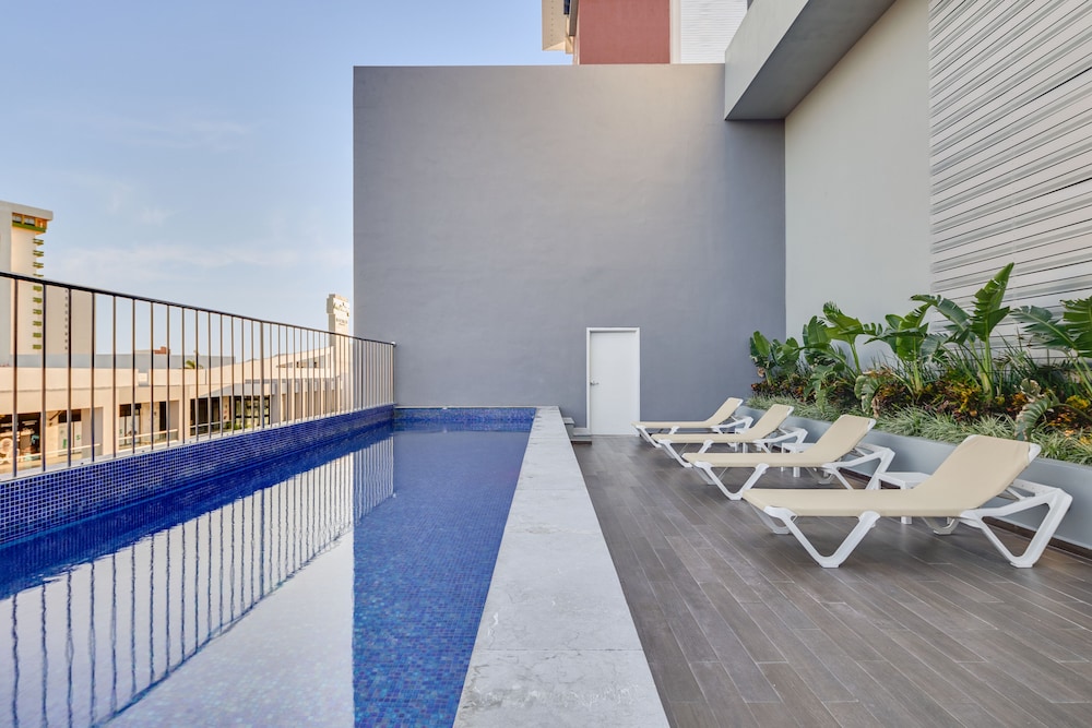 Rooftop pool