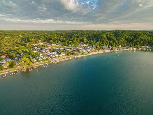 Inn at Beulah Beach on Crystal Lake - photo 40