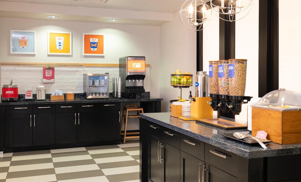 Hampton Inn & Suites La Crosse Downtown - photo 37