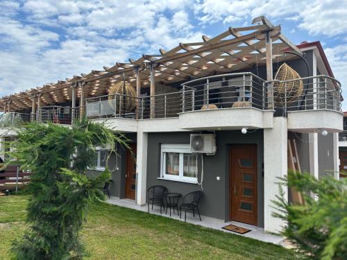 Aegean View Summer House 2 — 4-Star Luxury Hotel in Nea Kallikrateia, Greece