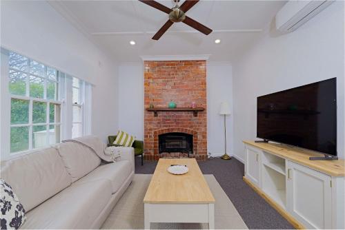 Manuka Village Sleeps 8 Free Parking X 4 — Kingston