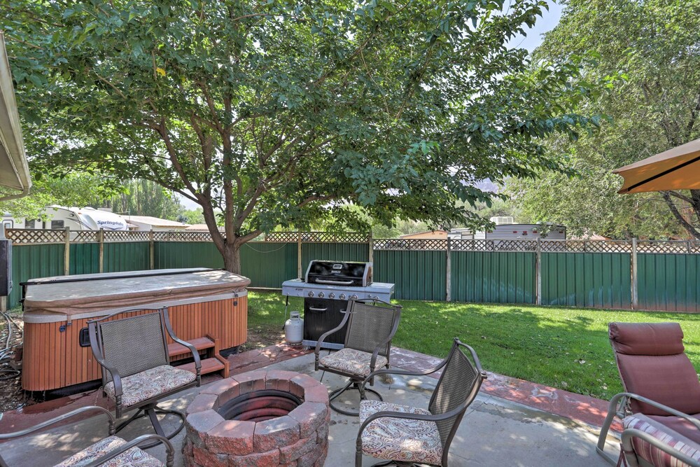 Red Rock Rambler Moab Home with Hot Tub And Views — 4-Star Luxury Hotel in Moab, United States