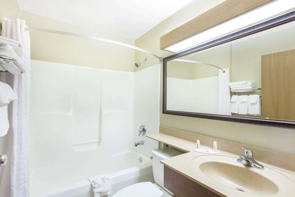 Super 8 by Wyndham Richlands Claypool Hill Area - photo 15