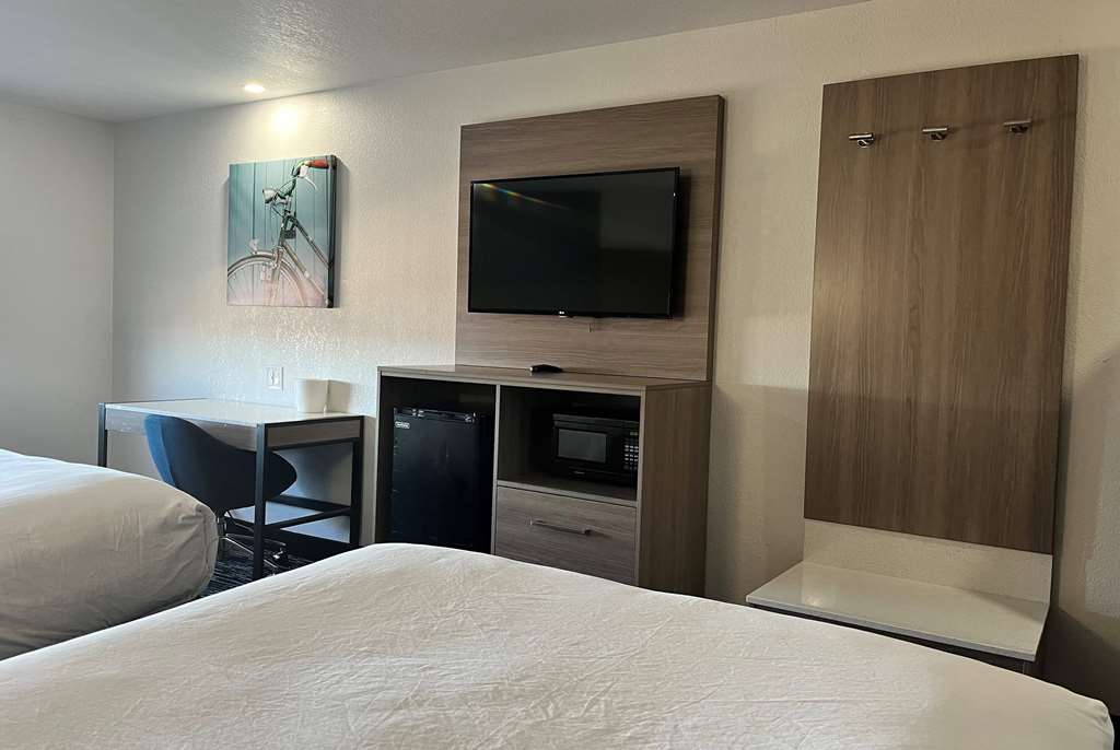 Baymont by Wyndham Indianapolis Northeast - photo 22