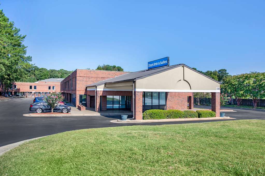 Days Inn & Suites by Wyndham Rocky Mount Golden East - photo 4