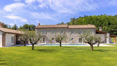 Villa Casa Pintori — 4-Star Luxury Hotel in Buzet, Croatia