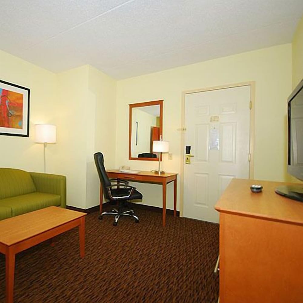 University Hotel & Suites Shippensburg Trademark by Wyndham - photo 26