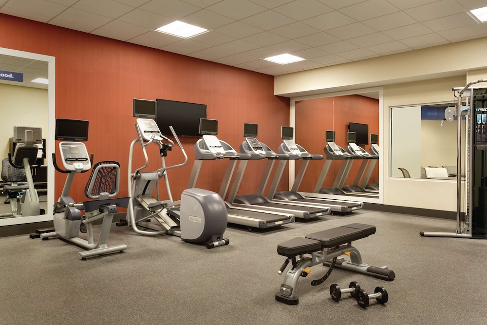 Hampton Inn St. Albans - photo 13