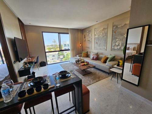 Central Luxurious & Great Location Ultra Fast Wi Fi In The Heart Of Casablanca Oasis Disrict With A City View — 4-Star Luxury Hotel in Casablanca, Morocco
