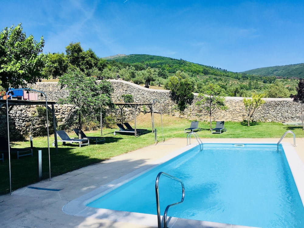 Hotel 4 Conventual Sierra de Gata — 4-Star Luxury Hotel in San Martin De Trevejo, Spain