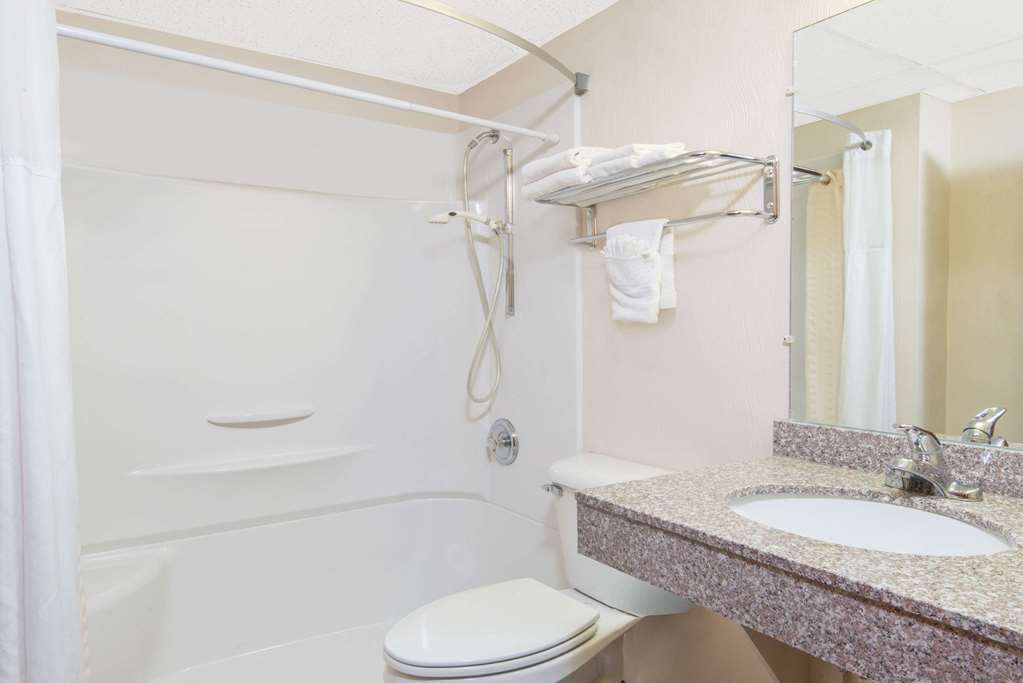 Days Inn by Wyndham Great Bend - photo 6