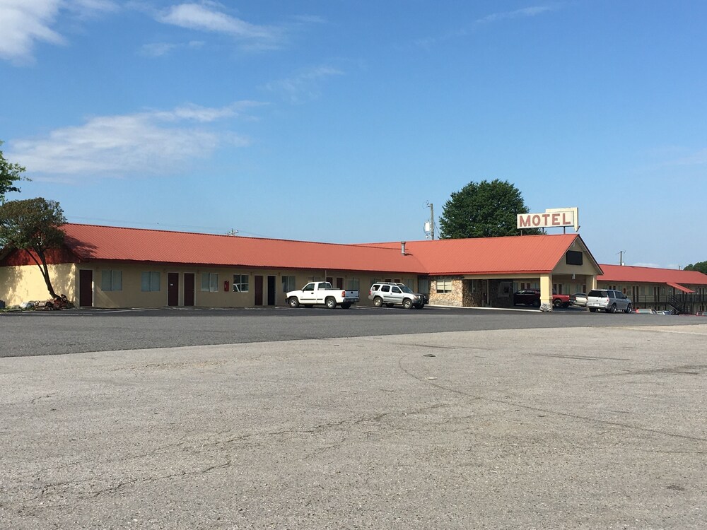 McCaig Motel - photo 16