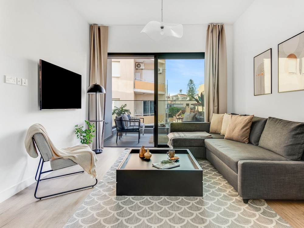 Sanders Crystal 1 Cute 1 bdr Apt w Shared Pool