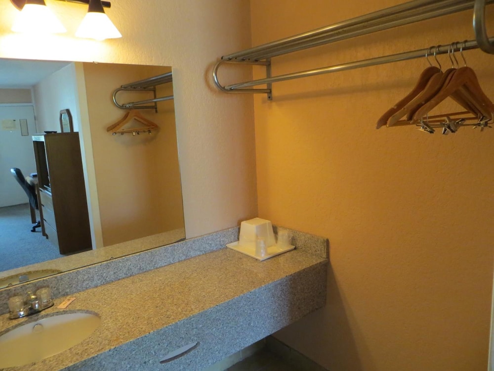 Americourt Extended Stays - photo 25