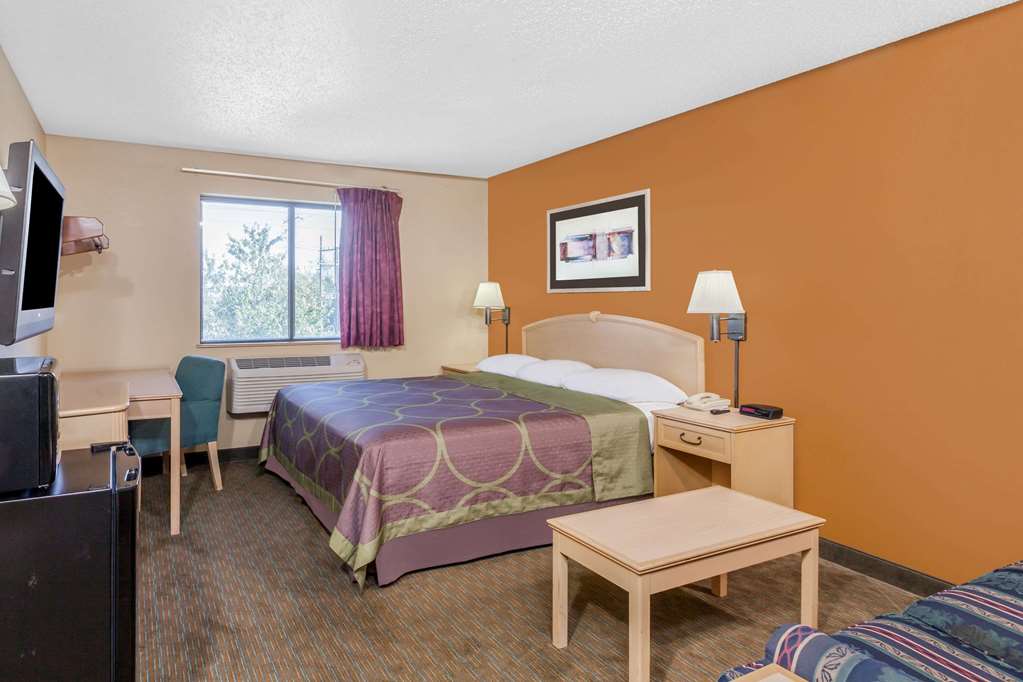 Super 8 By Wyndham Charlotte Amusement Park Area - photo 3