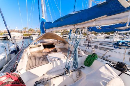 Voilier De 12m A Quai Port Canto — Cannes