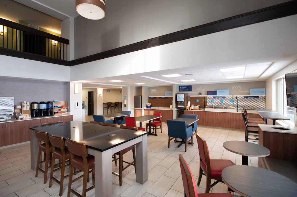 Holiday Inn Express Houghton Keweenaw by IHG - photo 73