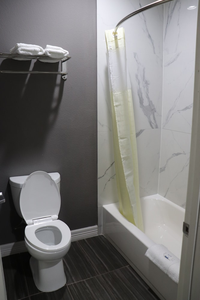Atlantis Inn and Suites - photo 23