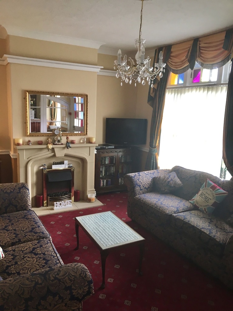White Lodge Guest House — 4-Star Luxury Hotel in Skegness, United Kingdom