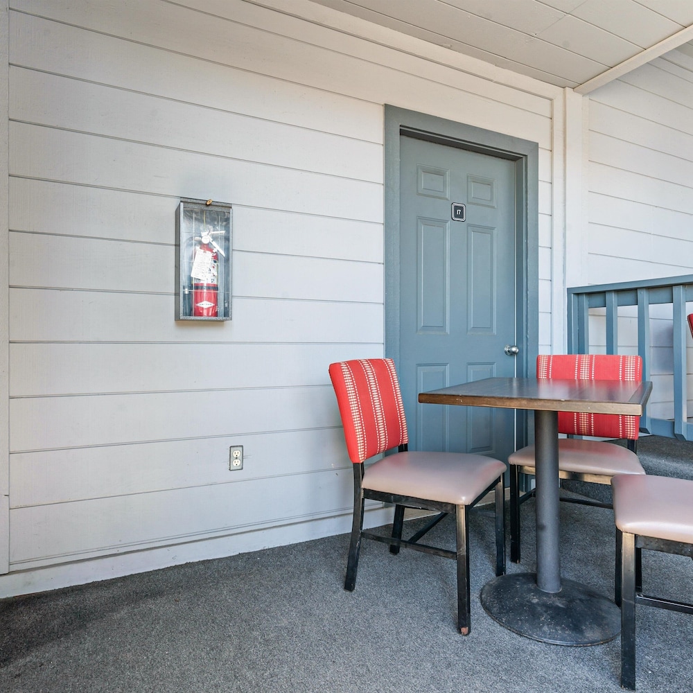 Pacific Shores Inn - photo 44
