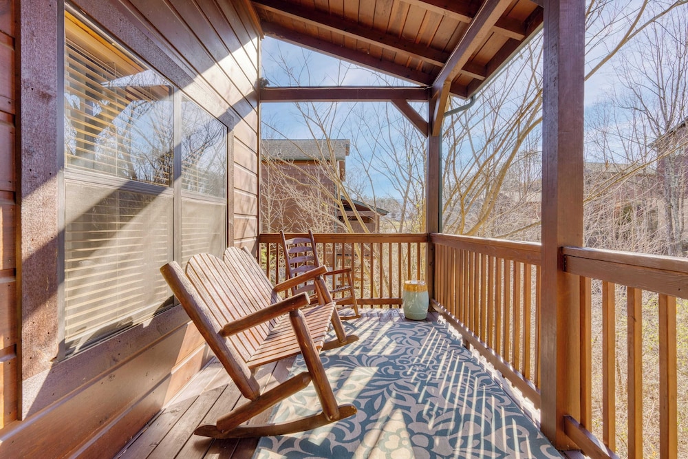 Bear Cove by Avantstay Hot Tub Pool Table - photo 37
