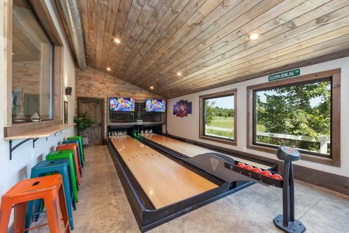 Bowling Waterfront Luxury MtnViews Pool Sleeps12 in Sevierville, United States