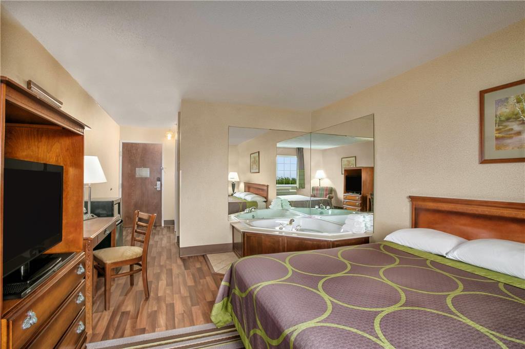 Super 8 by Wyndham Grayville - photo 19