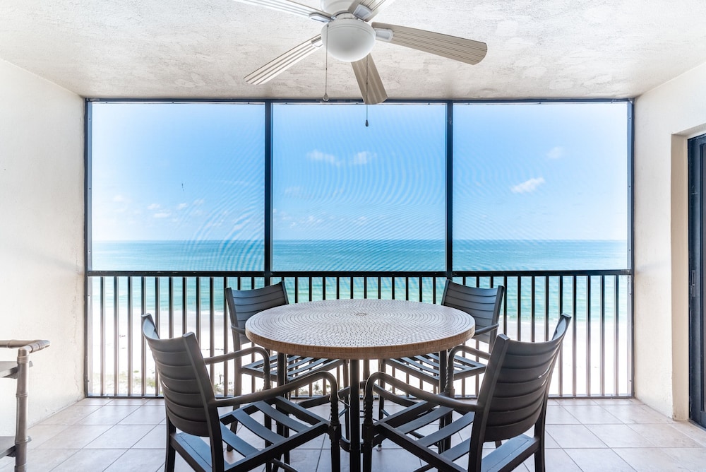 Reflections North 405 — 4-Star Luxury Hotel in Indian Rocks Beach, United States