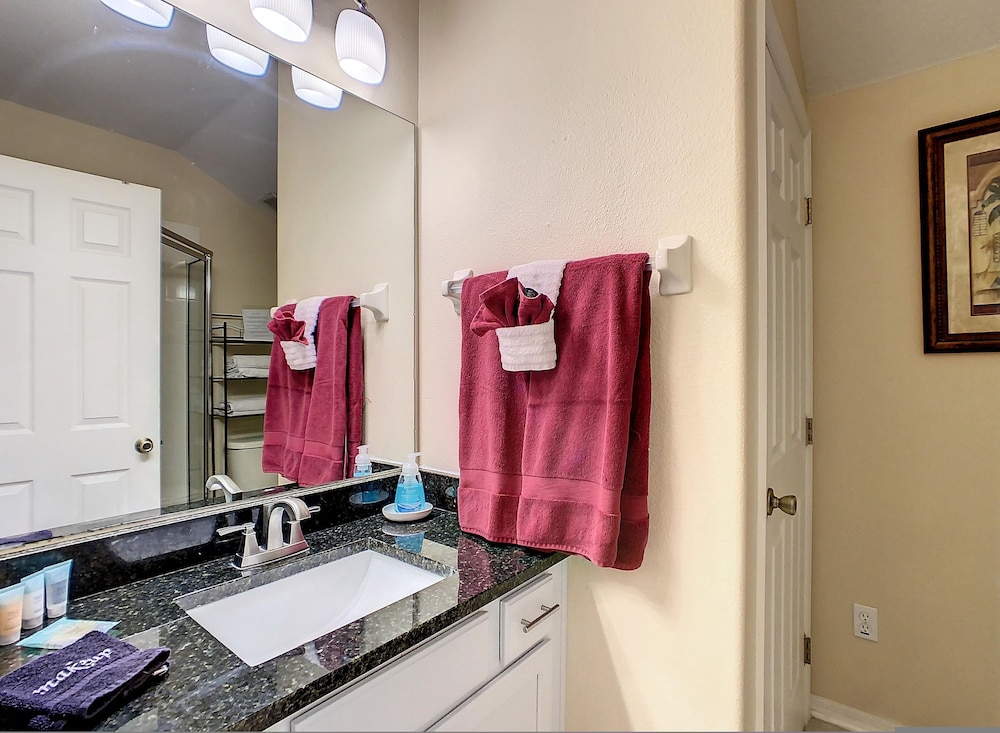 5br Lakeside Retreat W Resort Perks & Pvt Hot Tub - photo 42