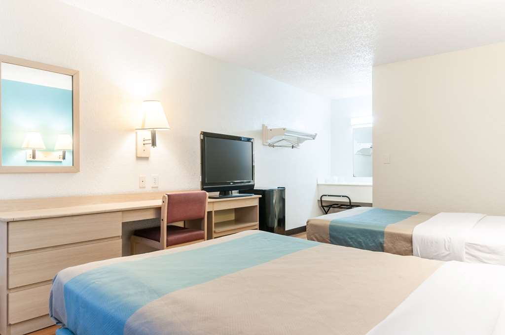 Motel6 Farmington Hills MI Northwest Farmington Hills - photo 16