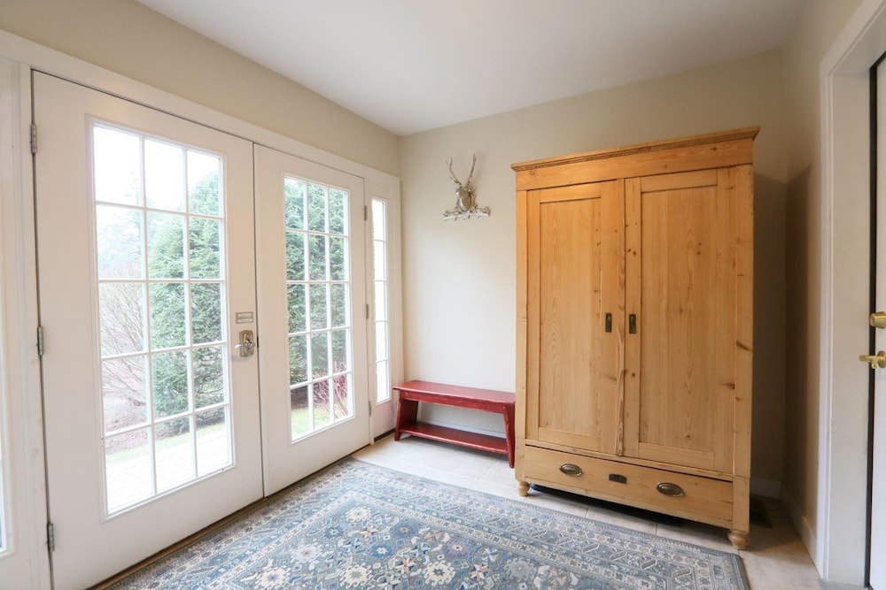 Upscale 3BR Topnotch Overlook - photo 6