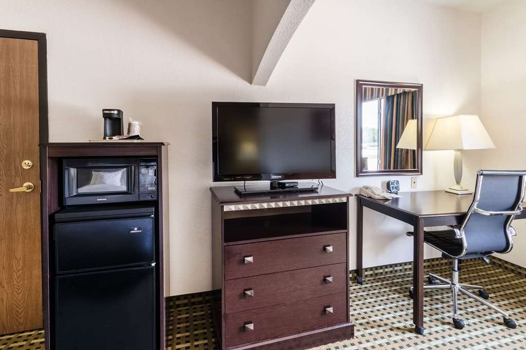 Quality Suites Burleson Ft. Worth - photo 12