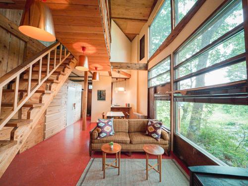 Oval Mountain Lodge — 4-Star Luxury Hotel in Hakuba, Japan