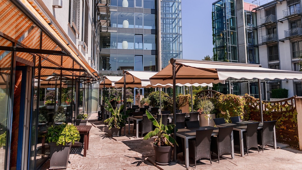 PLAZA Residence Stuttgart Ditzingen — 4-Star Luxury Hotel in Ditzingen, Germany