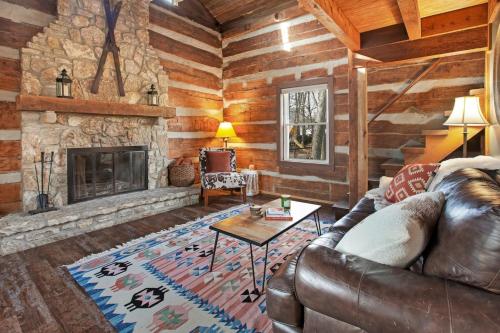Kit s Cabin Log Cabin Retreat in Indianapolis — 4-Star Luxury Hotel in Indianapolis, United States