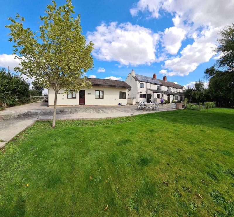 Cosy Stable Conversion Between Sheffield & Leeds — hotel in Pontefract