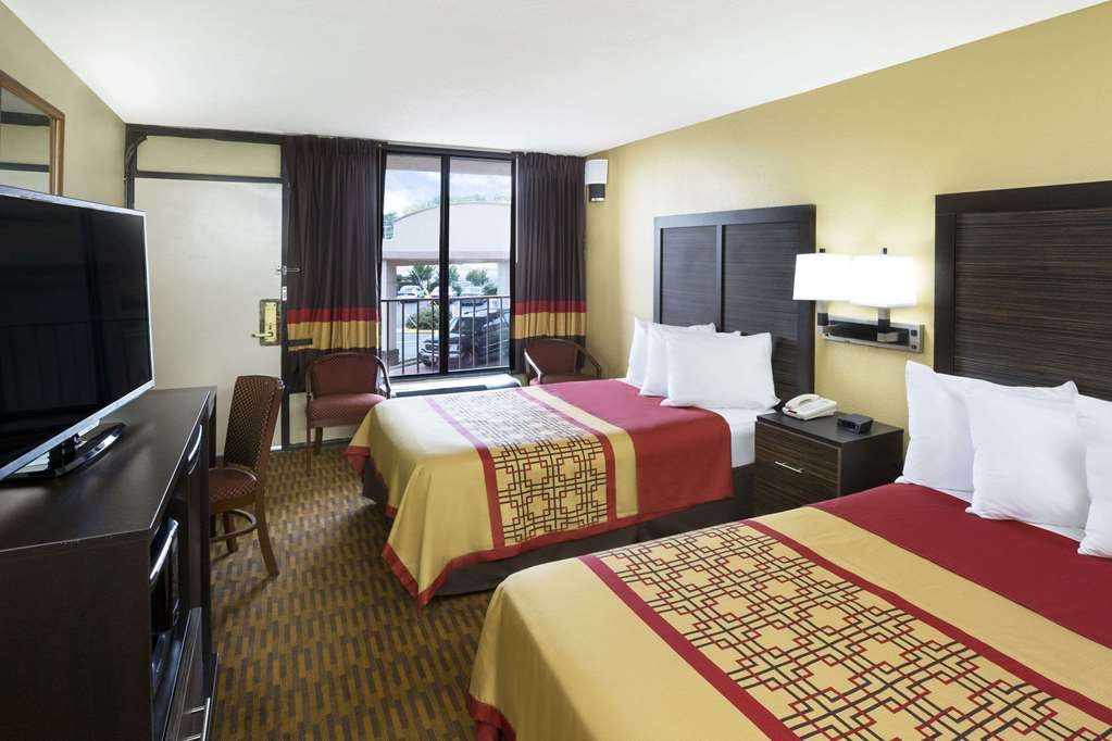 Days Inn by Wyndham Columbus North Fort Moore - photo 11