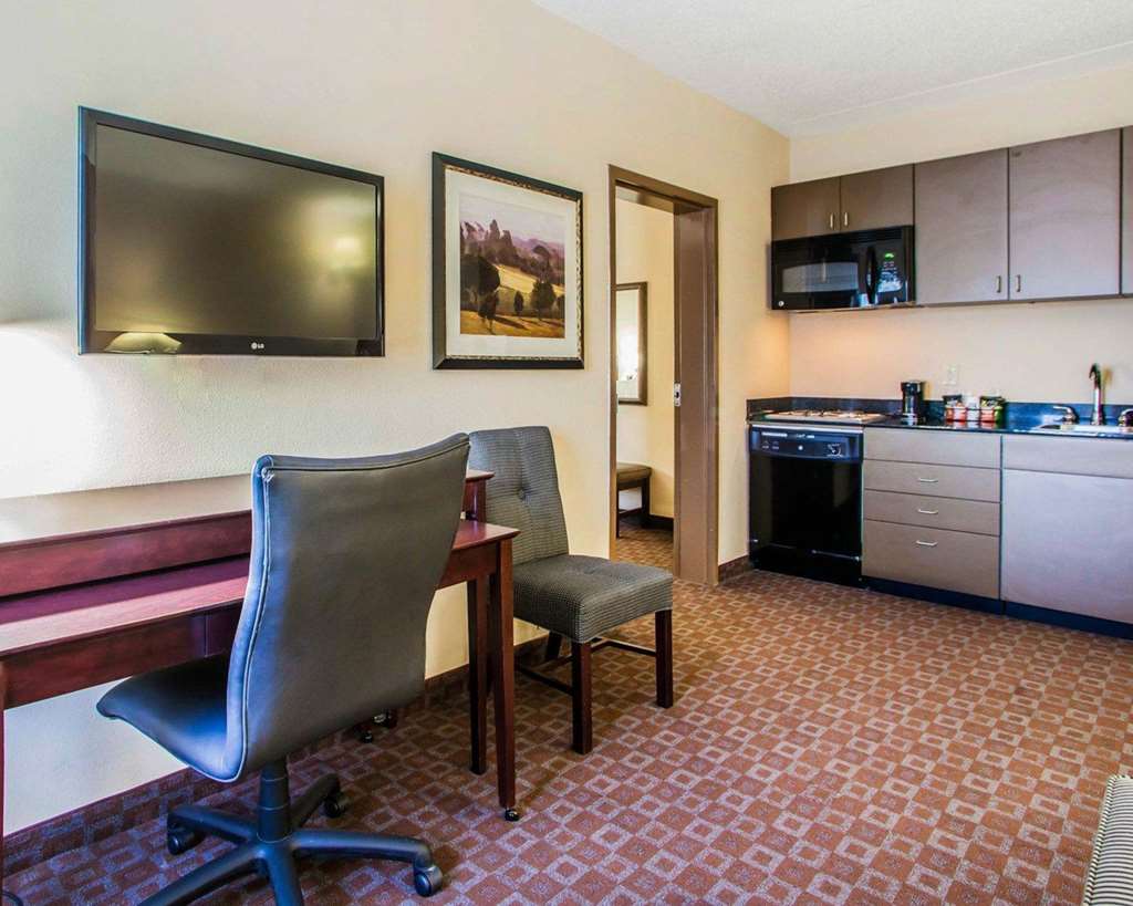 Quality Inn & Suites Peoria North - photo 31