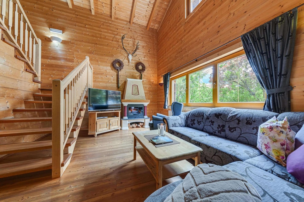 Chalet in Fügen near Spieljochbahn — 4-Star Luxury Hotel in Fuegen, Austria