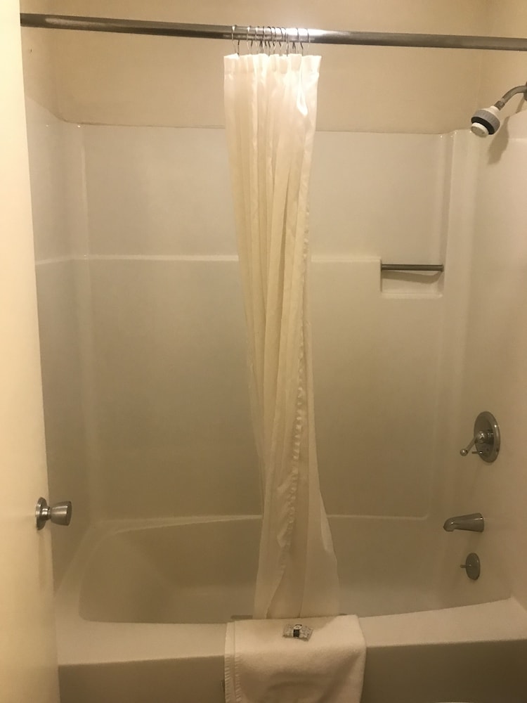 Travelers Inn & Suites - photo 20