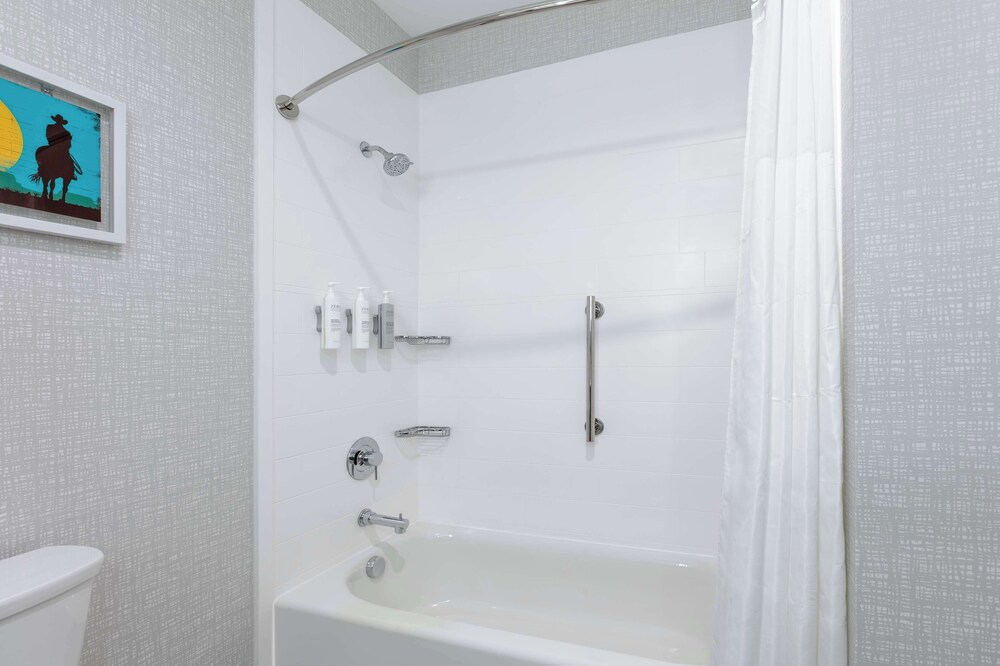 Hampton Inn & Suites by Hilton Shenandoah The Woodlands - photo 17