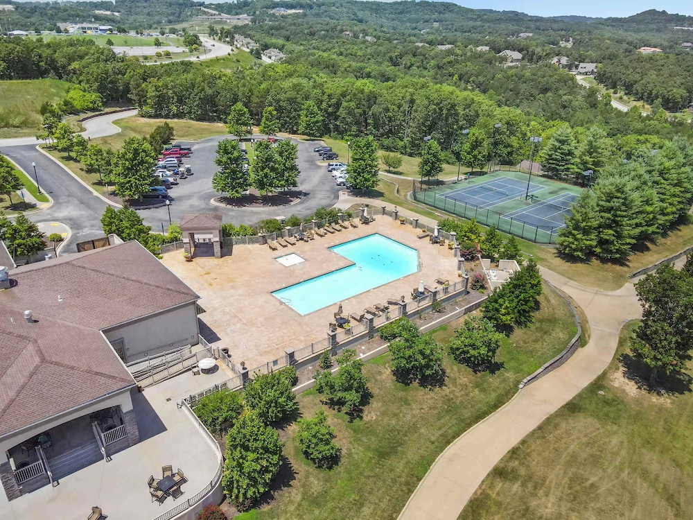 Villa at the Hills A Grand Branson Vacation 4 BDR Golf Resort Villa - photo 4